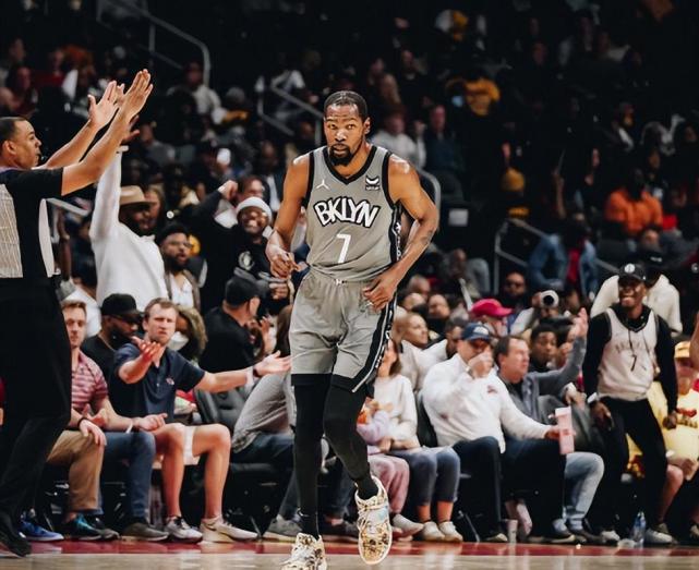  篮网西蒙斯防守端统治，多次抢断快攻奠定胜局